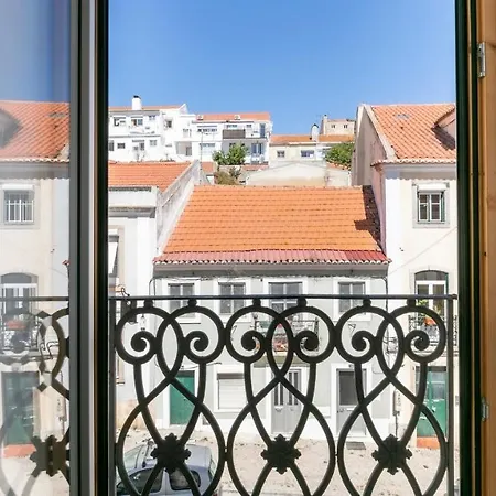 Plum Guide - Roots * Lisboa